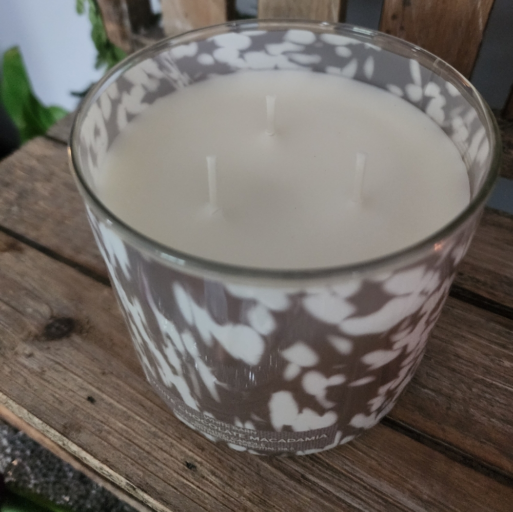 BBW 3 Wick White Chocolate Macadamia Candle BRAND NEW